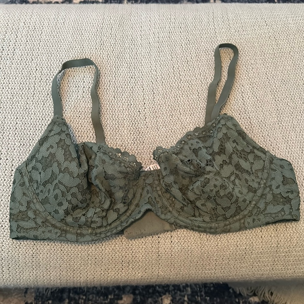 Victoria’s Secret Body by Victoria Army Green Lace Underwire Bra